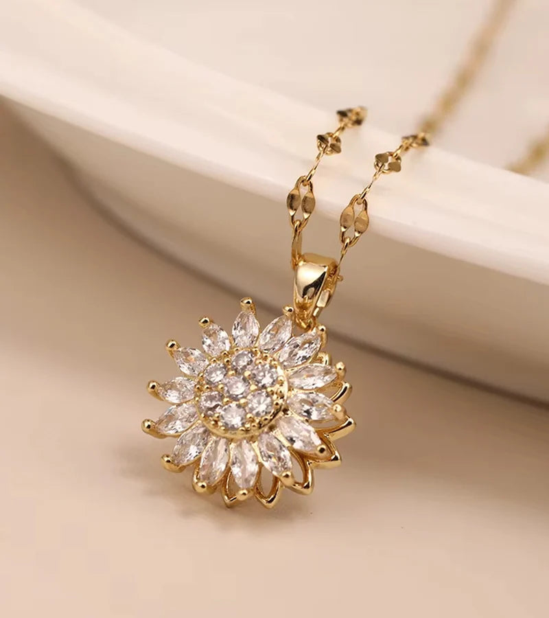 Olivia Spinning Necklace