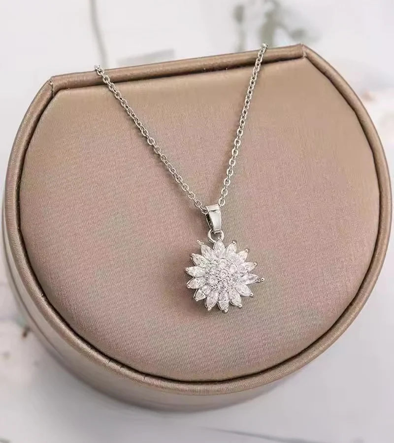 Olivia Spinning Necklace